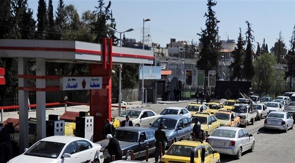 سيارات في طابور أمام محطة وقود بسوريا (أرشيف)
