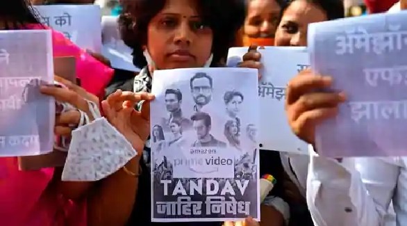 هندوس يتظاهرون ضد مسلسل تنداف في الهند (تويتر)