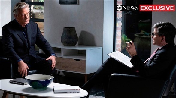أليك بالدوين خلال المقابلة في تلفزيون "إيه بي سي"