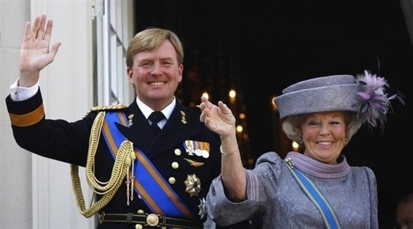 الملكة الهولندية بياتريكس ونجلها وليام ألكسندر (أرشيف)