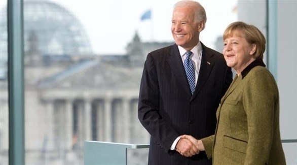 المستشارة الألمانية أنجيلا ميركل والرئيس الأمريكي بايدن (أرشيف)