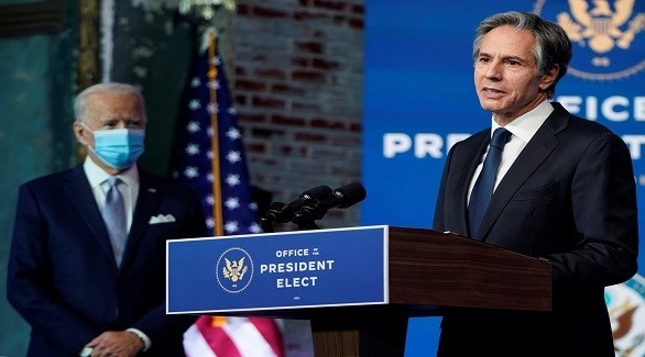 المرشح لوزارة الخارجية أنتوني بلينكن إلى جانب الرئيس الأمريكي جو بايدن (أرشيف)
