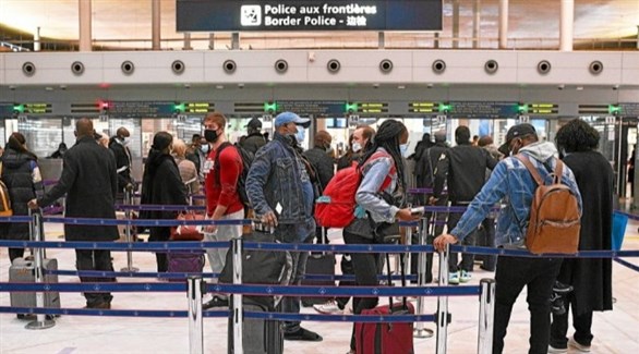 مسافرون في مطار رواسي شارل ديغول بباريس (أرشيف)