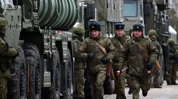 قافلة عسكرية روسية في الطريق إلى الحدود مع أوكرانيا (أرشيف)