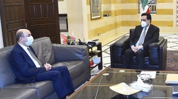 رئيس حكومة تصريف الأعمال والسفير التركي في سرايا بيروت (أرشيف)