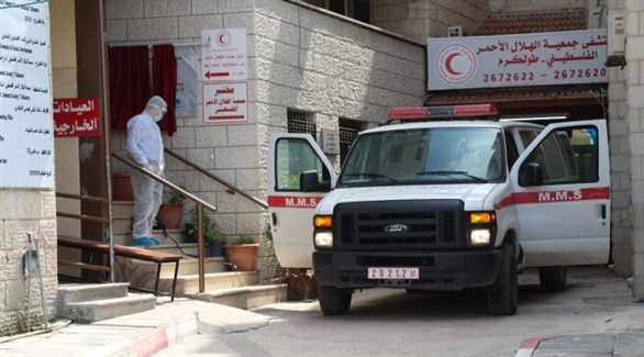 سيارة إسعاف فلسطينية أمام مستشفى في طولكرم بالضفة الغربية (أرشيف)