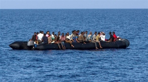 مهاجرون على متن قارب في البحر المتوسط (أرشيف)