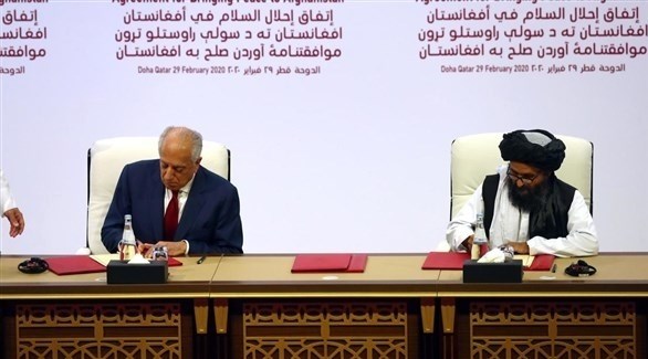 خلال توقيع الاتفاق بين الحكومة الأفغانية وحركة طالبان في الدوحة (أرشيف)