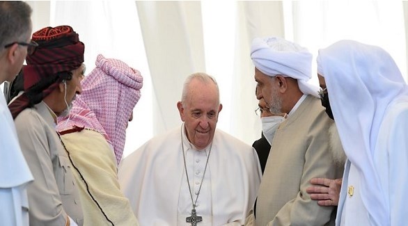 البابا فرنسيس في العراق وسط مسلمين وصابئة وإيزيديين (أرشيف)