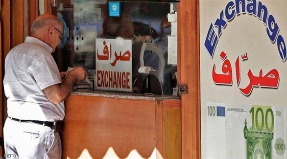 لبناني أمام صراف في بيروت (أرشيف)