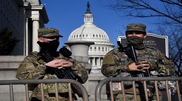 جنديان من الحرس الوطني أمام الكونغرس في واشنطن (أرشيف)