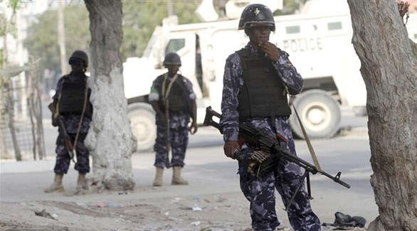 عناصر من الشرطة الصومالية (رويترز)