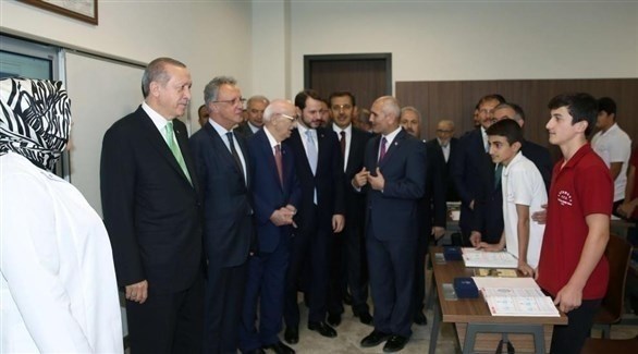 الرئيس التركي رجب طيب أردوغان في زيارة إلى مدرسة حكومية (أرشيف)