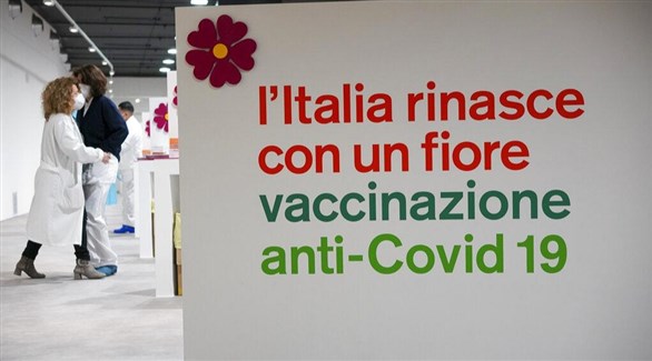 إيطاليتان في مركز للتطعيم ضد كورونا (أرشيف)