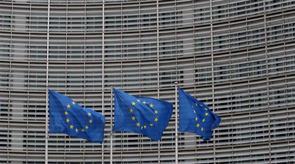 رايات الاتحاد الأوروبي أمام مبنى المفوضية في بروكسل (أرشيف)