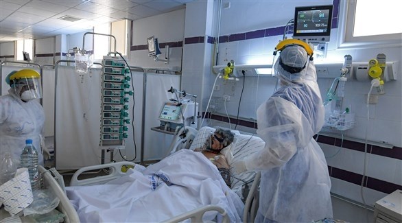 طاقم طبي تونسي يشرف على مريض بغرفة العناية الحثيثة (أرشيف)