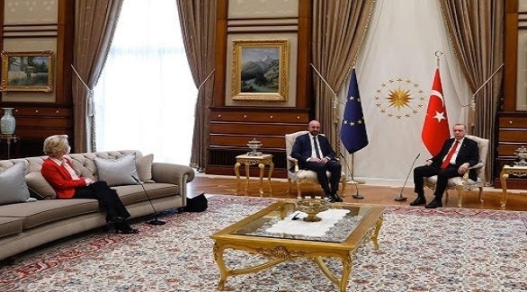 الرئيس التركي رجب طيب أردوغان ورئيس المجلس الأوروبي شارل ميشال ورئيسة المفوضية الأوروبية أوسولا فون ديرلاين (أرشيف)