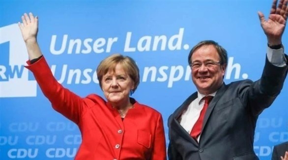 المستشارة الألمانية إنجيلا ميركل والمرشح أرمين لاشيت (أرشيف)