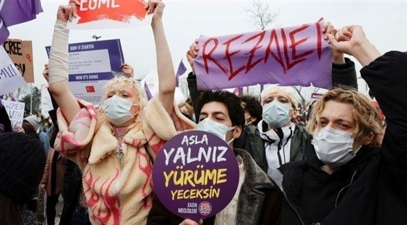 تركيات يتظاهرن ضد انسحاب اردوغان من اتفاقية اسطنبول (أرشيف)