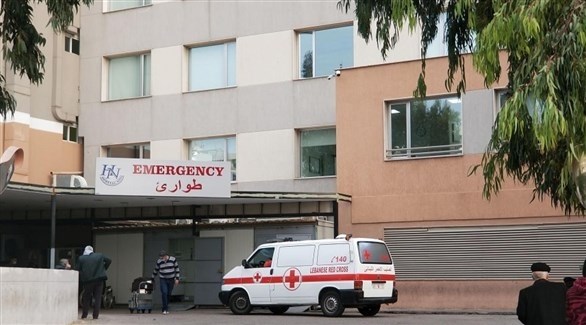 سيارة إسعاف أمام مستشفى لعلاج مصابي كورونا في لبنان (أرشيف)