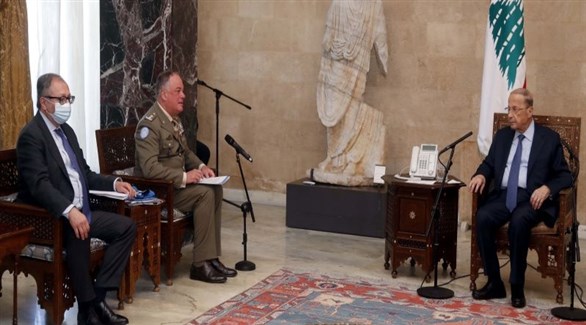 الرئيس اللبناني ميشال عون وقائد يونيفيل الجنرال ستيفان دل كول (وكالة الأنباء اللبنانية)