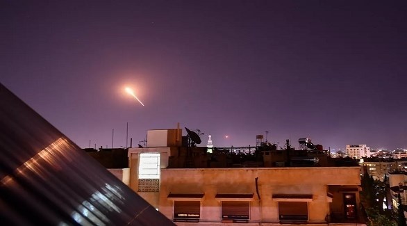 الدفاع الجوي السوري يحاول التصدي للطيران الإسرائيلي (أرشيف)