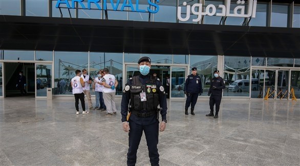 رجال أمن كويتيون في مطار بالكويت (أ ف ب)