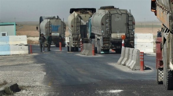 شاحنات محملة بالمواد النفطية على الحدود بين سوريا ولبنان (أرشيف)