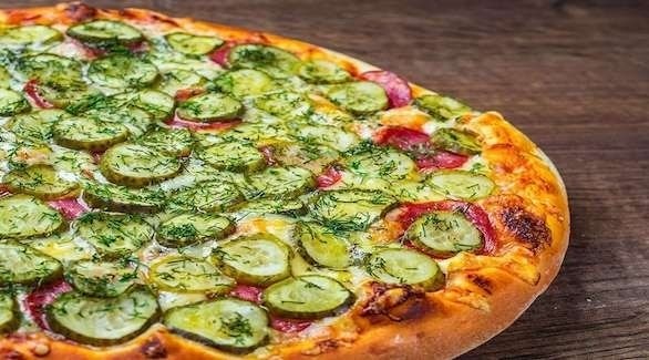 شطيرة بيتزا تحتوي على طبقتين من المخلل (إم إس إن)