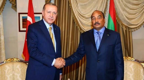 الرئيسان الموريتاني السابق محمد عبد العزيز والتركي رجب طيب أردوغان (أرشيف)