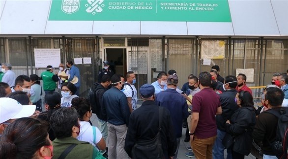مكسيكيون عاطلون عن العمل يحتجون أمام مكاتب وكالة التشغيل الحكومية (أرشيف)