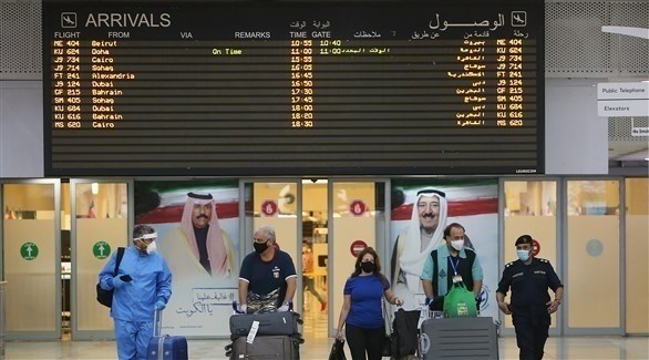 مسافرون في مطار كويتي (أ ف ب)