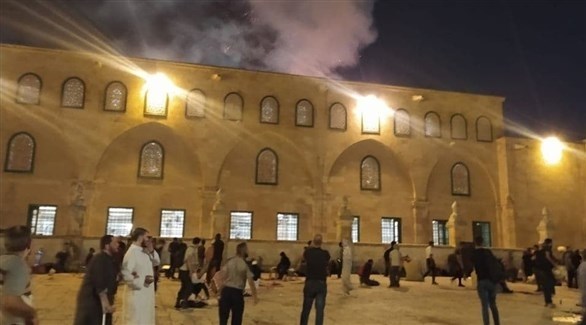 اشتعال النيران في محيط المسجد الأقصى (تويتر)