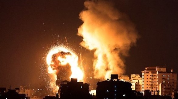 نيران مندلعة في موقع بغزة تعرض لقصف إسرائيلي (أ ف ب٩