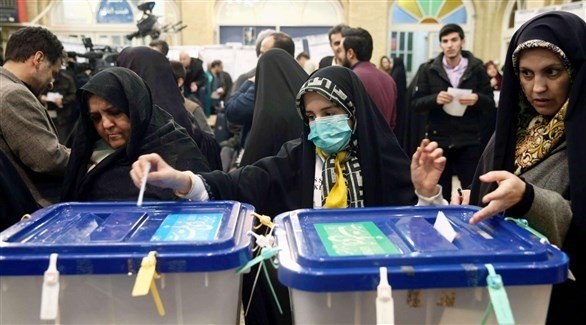 إيرانيات يدلين بأصواتهن في الانتخابات الرئاسية في 2017 (أرشيف)