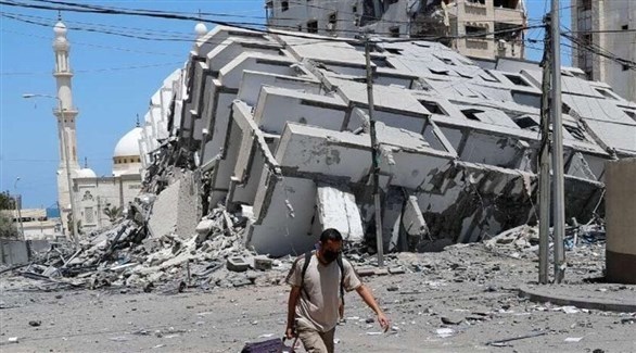 سقوط مبنى بعد استهدافه من قبل الجيش الإسرائيلي (أرشيف)