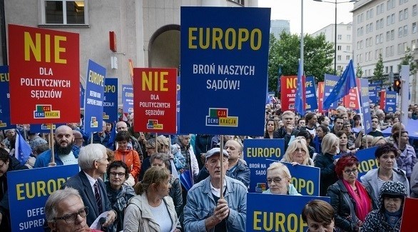 بولنديون يتظاهرون ضد الاتحاد الأوروبي في فرصوفيا (أرشيف)