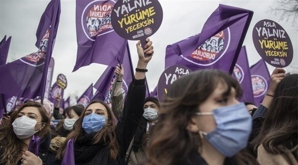 تركيات يتظاهرن ضد قمع الحريات في بلادهن (أرشيف)