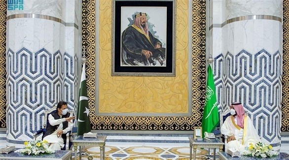 الأمير محمد بن سلمان يلتقي رئيس وزراء باكستان (تويتر)