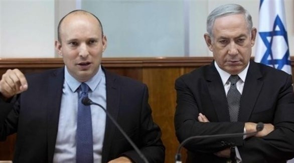 رئيس الوزراء الإسرائيلي السابق بنيامين نتانياهو وخلفه نفتالي بينيت (أرشيف)
