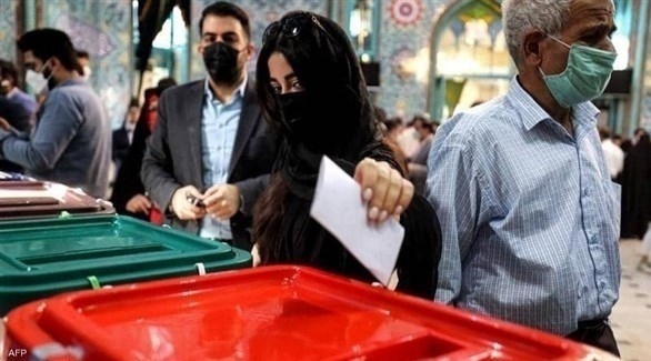 مواطنون إيرانيون يدلون بأصواتهم في الانتخابات الرئاسية (أرشيف)