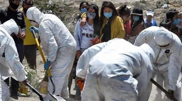 دفن أحد ضحايا فيروس كورونا في المكسي (أرشيف)