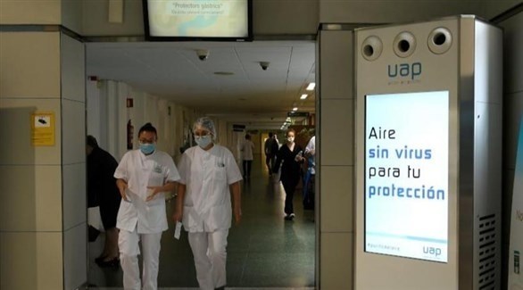 عاملان صحيان في إحدى مستشفيات إسبانيا (أرشيف)
