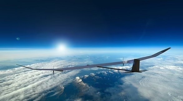 طائرة تحلق بالطاقة الشمسية لعام كامل (ديلي ميل)