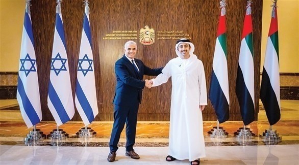وزيرا الخارجية الإماراتي الشيخ عبدالله بن زايد والإسرائيلي يائير لابيد.(وكالات)