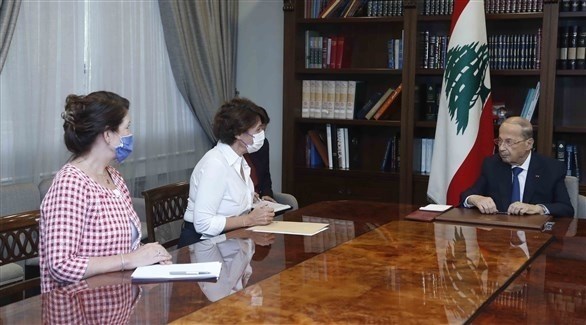 الرئيس اللبناني ميشيل عون خلال استقباله سفيرتي فرنسا وأمريكا (الوكالة الوطنية للإعلام)