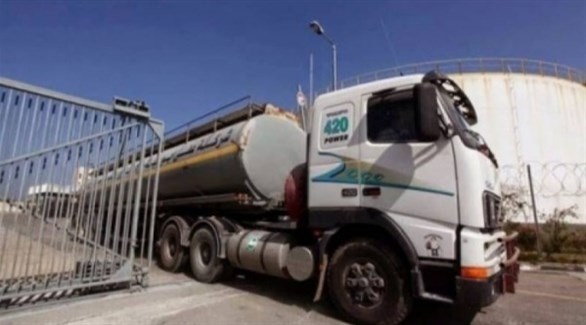 شاحنة وقود تعبر معبر كرم أبو سالم (أرشيف)