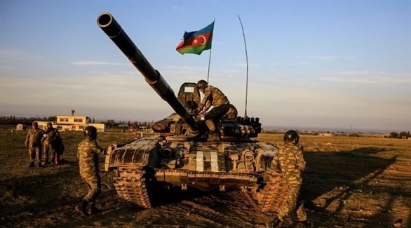 دبابة على الحدود بين أذربيجان وأرمينيا (أرشيف)