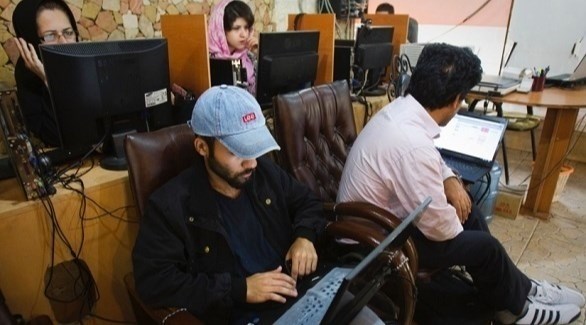 إيرانيون في مركز إنترنت (أرشيف)