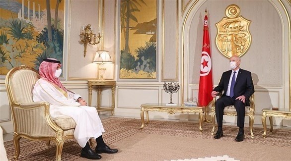 الرئيس التونسي قيس سعيد ووزير الخارجية السعودي الأمير فيصل بن فرحان (واس)